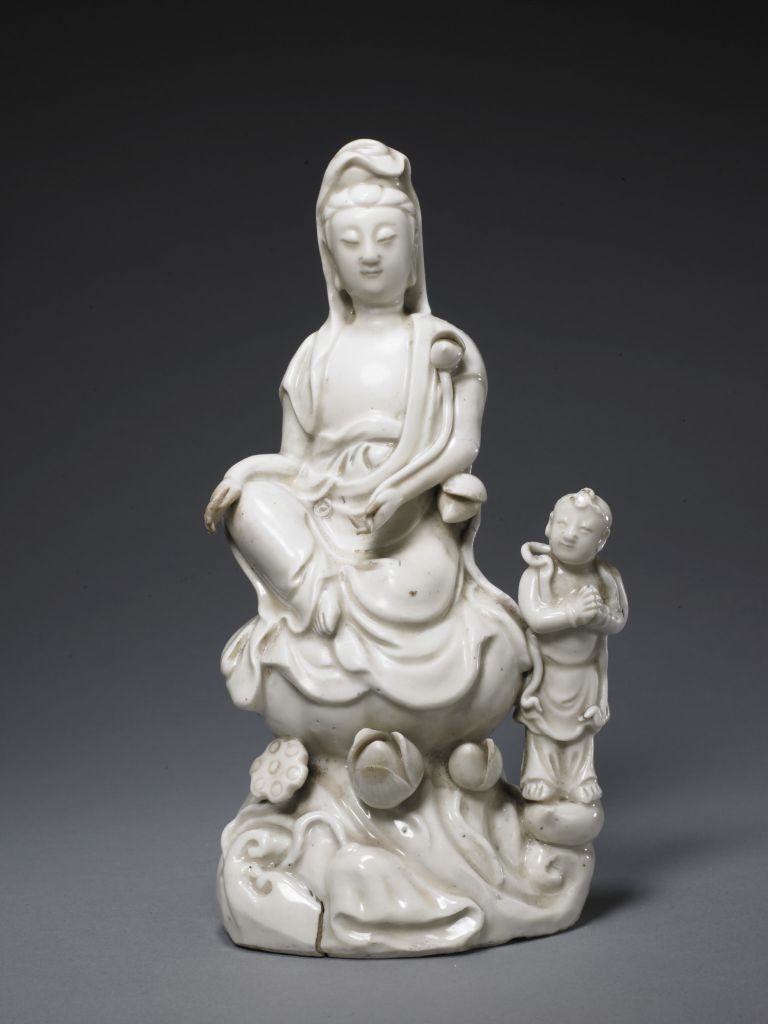 图片[1]-The sitting statue of Guanyin Bodhisattva in Dehua Kiln-China Archive